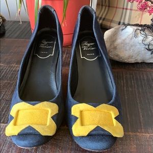 EUC Roger Vivier suede shoes